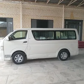 Toyota Hiace 2005