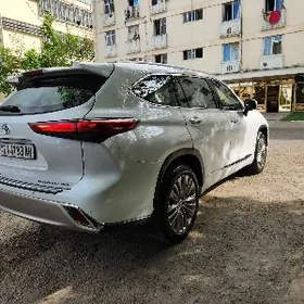 Toyota Highlander 2021