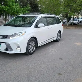 Toyota Sienna 2019