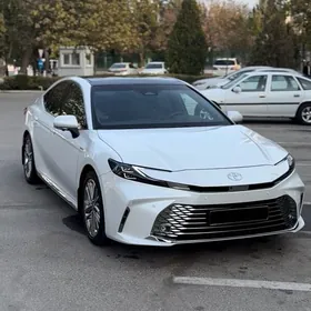 Toyota Camry 2025