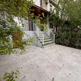 11 МКР 2 КОМНАТЫ 1 ЭТАЖ ЛЮКС