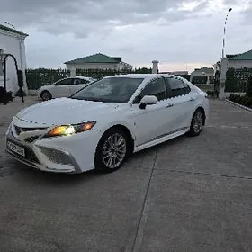 Toyota Camry 2021