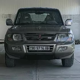 Mitsubishi Pajero 2001