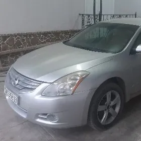 Nissan Altima 2010
