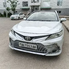 Toyota Camry 2018