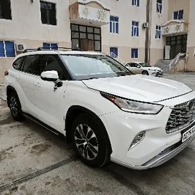 Toyota Highlander 2021