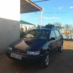 Mitsubishi Chariot 1993