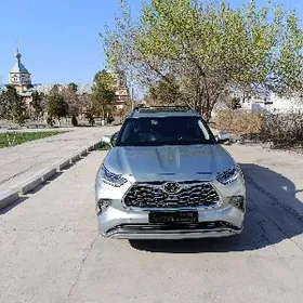 Toyota Highlander 2021