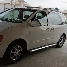 Toyota Sienna 2002