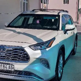 Toyota Highlander Hybrid 2021