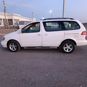 Toyota Sienna 2001