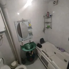 1 nji etaj 2 komnat jaý 