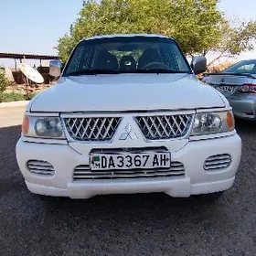 Mitsubishi Pajero 2010