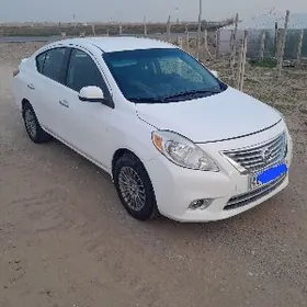 Nissan Versa 2012