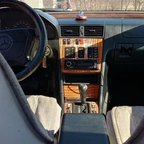 Mercedes-Benz C-Class 1995