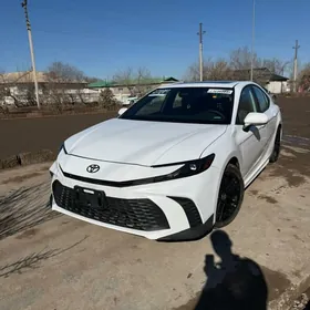 Toyota Camry Hybrid 2025