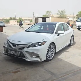 Toyota Camry 2021