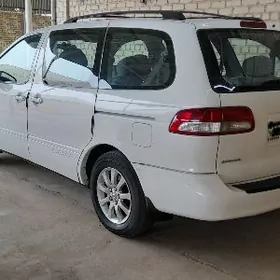 Toyota Sienna 2002