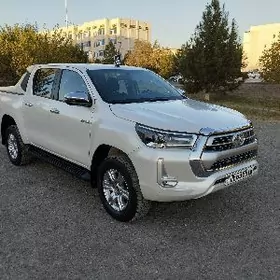 Toyota Hilux 2021