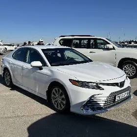 Toyota Camry 2021