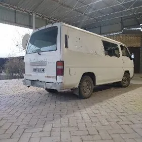 Nissan Urvan 1998