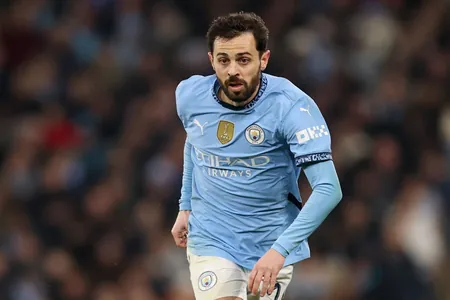 Bernardu Silwa möwsüm tamamlanandan soň «Mançester Sitini» terk eder