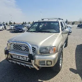 Nissan Pathfinder 2000
