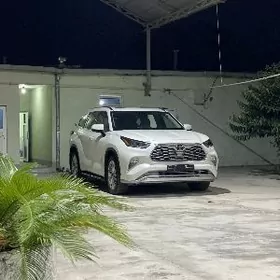 Toyota Highlander 2021