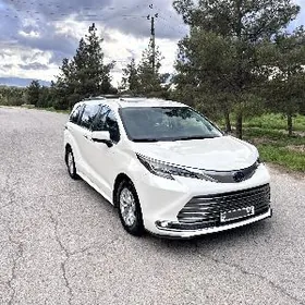 Toyota Sienna 2021
