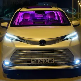 Toyota Sienna 2021