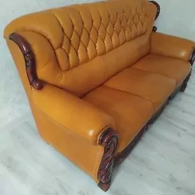 Кожаный диван