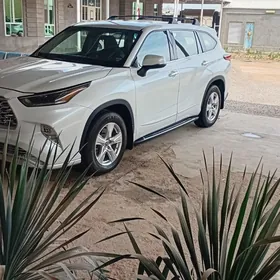 Toyota Highlander 2021