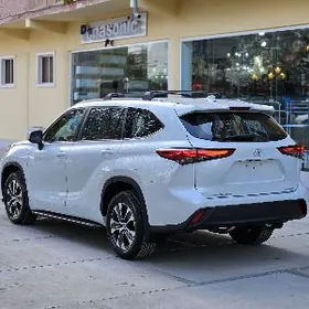 Toyota Highlander 2021