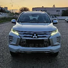 Mitsubishi Pajero 2020