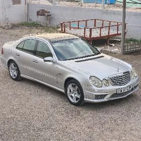 Mercedes-Benz E320 2005