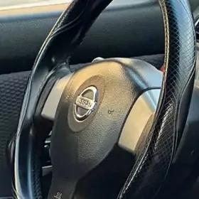 Rol Nissan Versa 2010