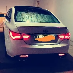 Hyundai Sonata Hybrid 2012