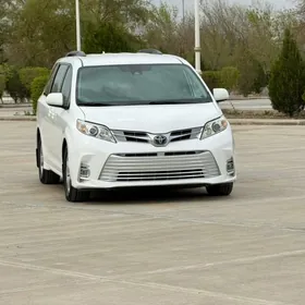 Toyota Sienna 2019