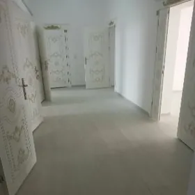 30 - ÝYLLYK  ELITKA  JAÝY .