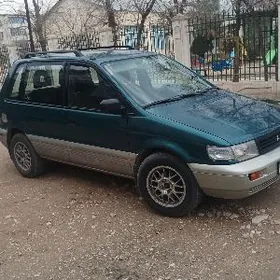 Mitsubishi RVR 1995