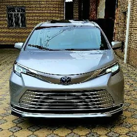 Toyota Sienna 2021