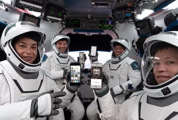 Четыре iPhone 17 Pro Max отправили к Луне на борту Orion: как их готовили к миссии - img 2