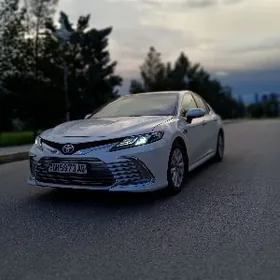 Toyota Camry 2021