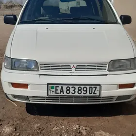 Mitsubishi Chariot 1994