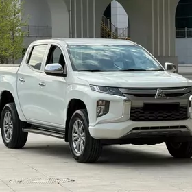 Mitsubishi Pajero 2021