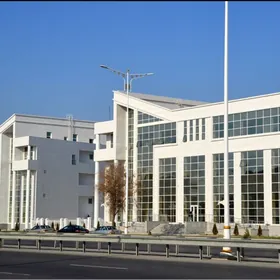 Satlyk bina 4000m² Obeznoý