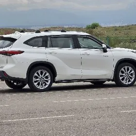 Toyota Highlander Hybrid 2021