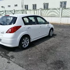 Nissan Versa 2011
