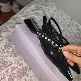 черные босоножки