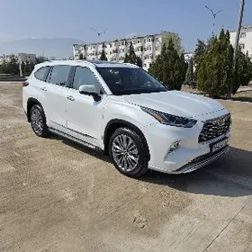 Toyota Highlander 2022